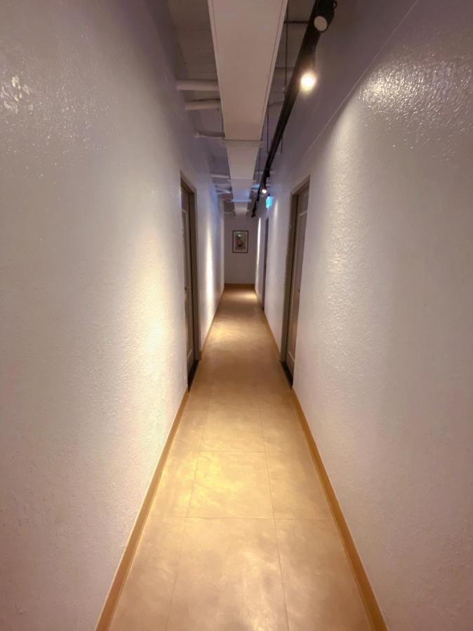 Hotel Huru House Taichung Exteriör bild