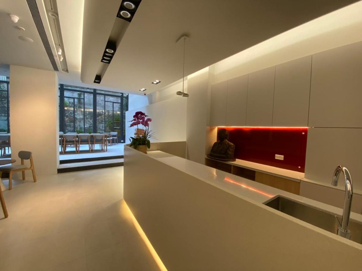 Hotel Huru House Taichung Exteriör bild