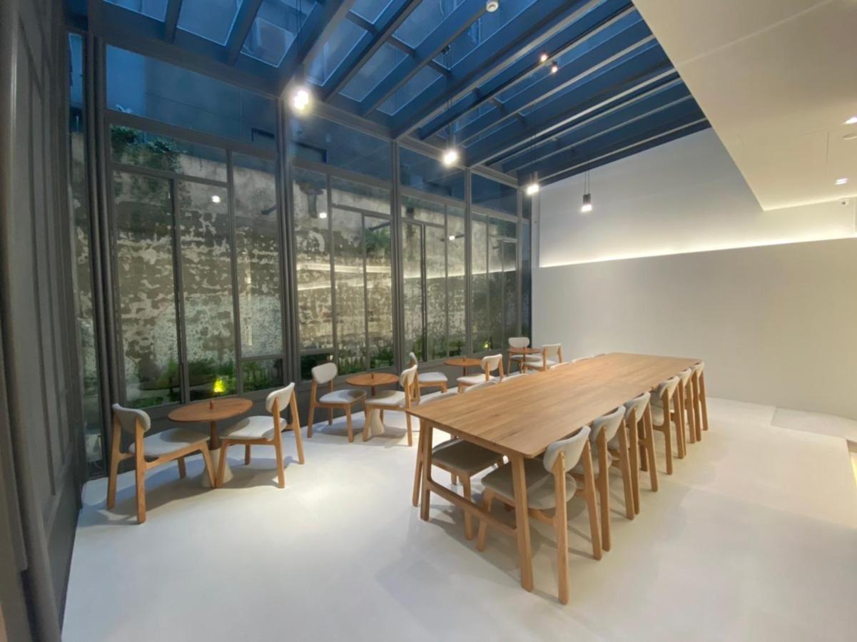 Hotel Huru House Taichung Exteriör bild