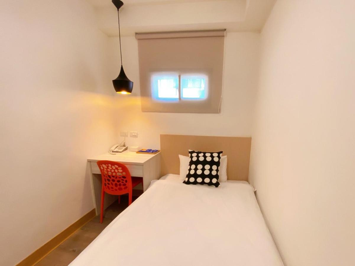 Hotel Huru House Taichung Exteriör bild