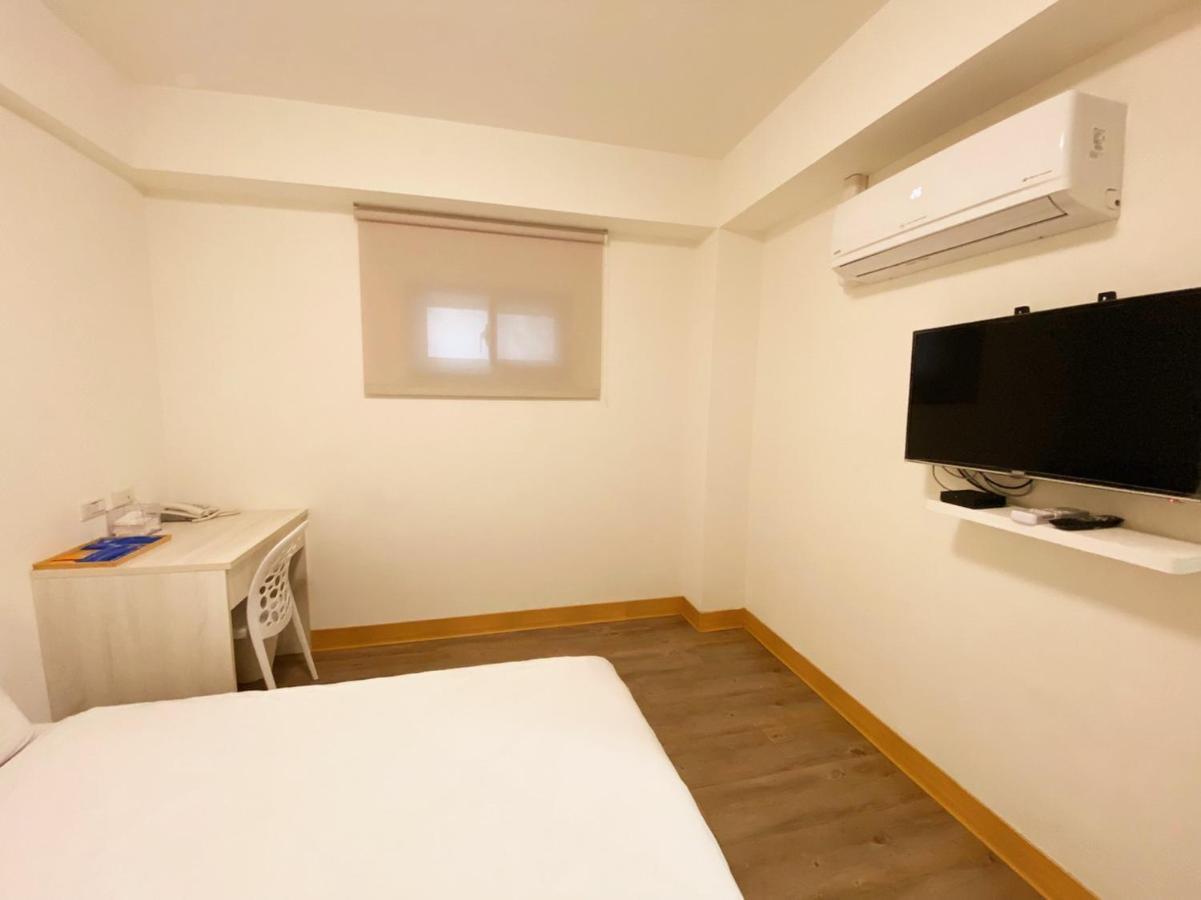 Hotel Huru House Taichung Exteriör bild