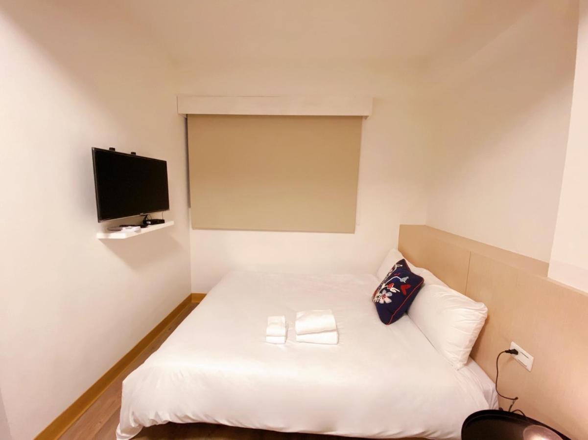 Hotel Huru House Taichung Exteriör bild