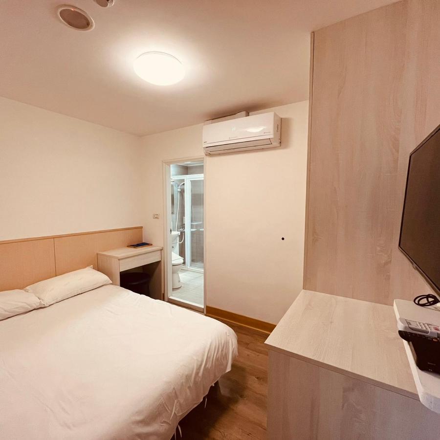 Hotel Huru House Taichung Exteriör bild