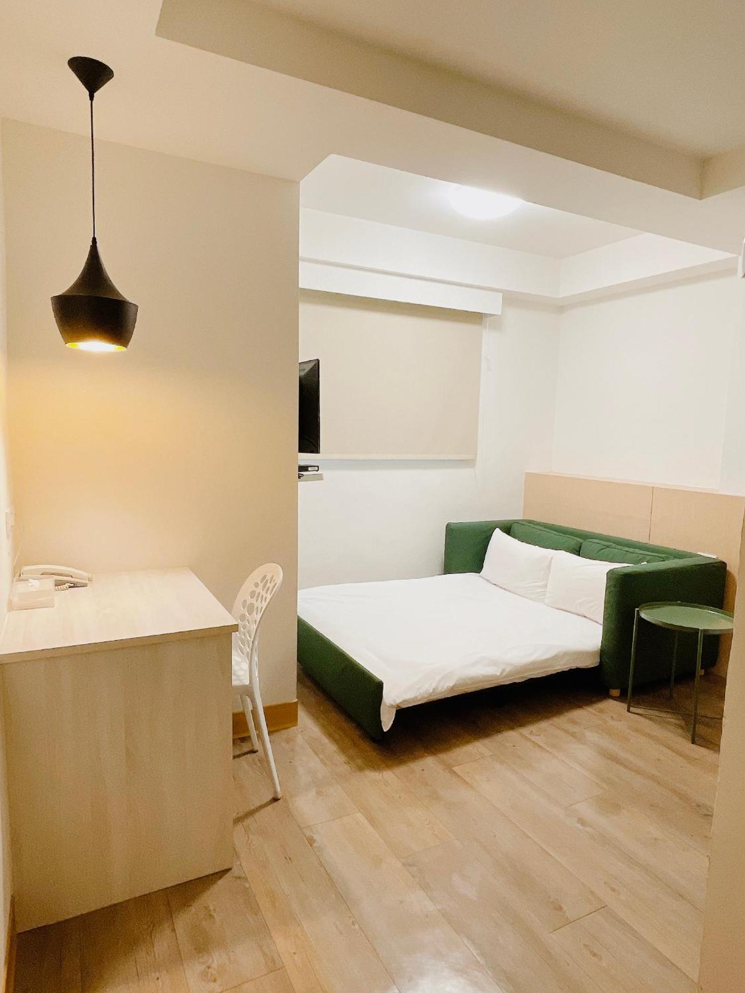 Hotel Huru House Taichung Exteriör bild