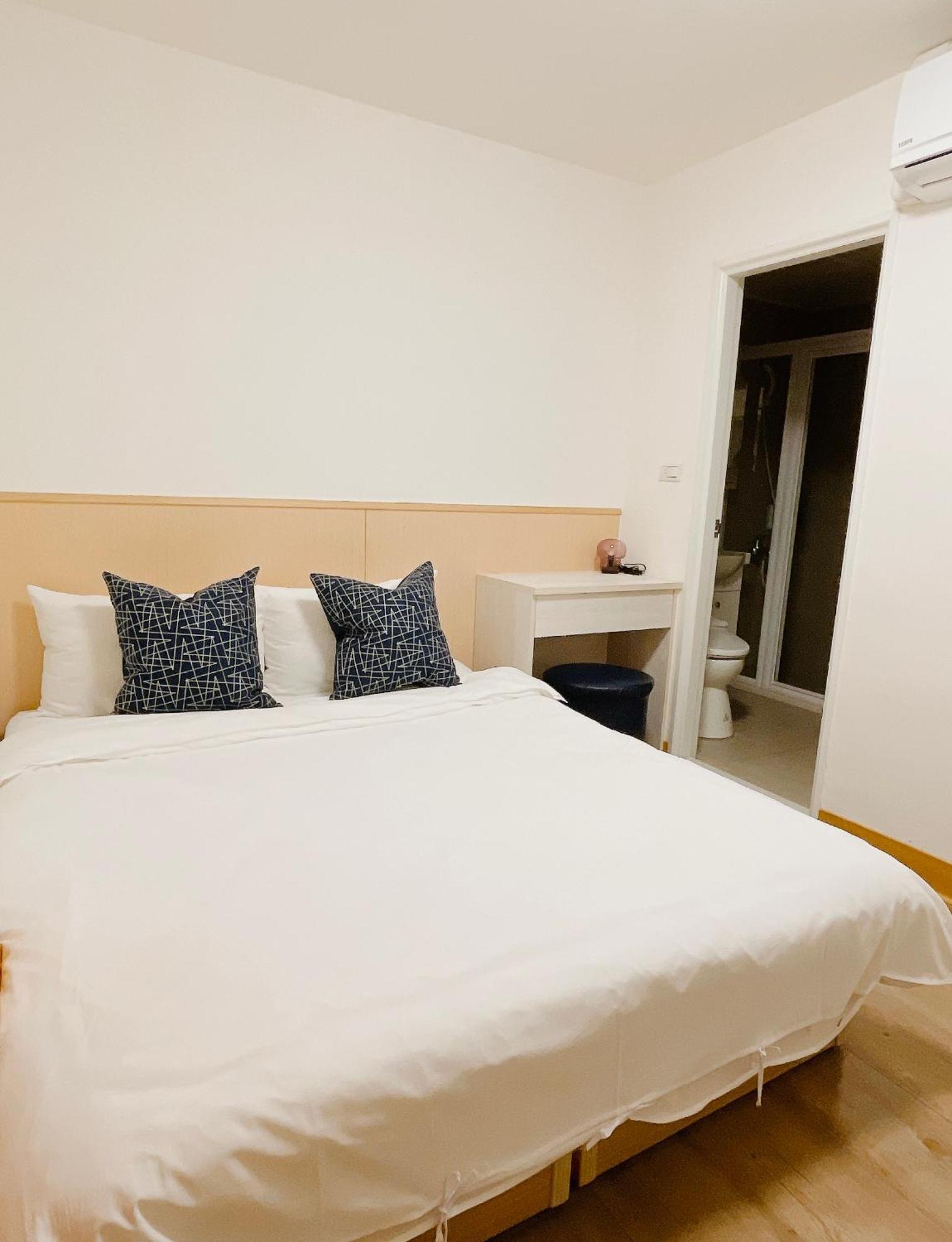 Hotel Huru House Taichung Exteriör bild