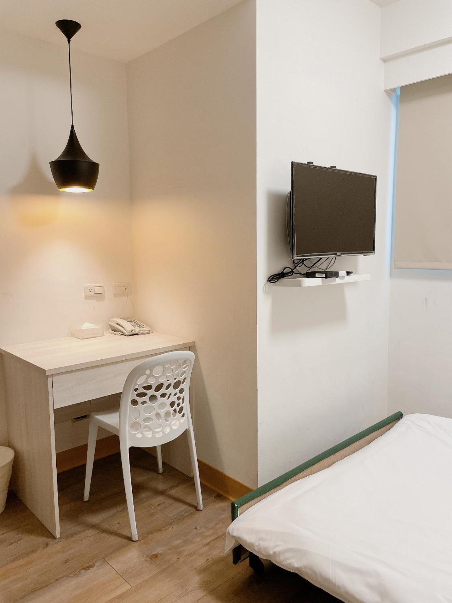 Hotel Huru House Taichung Exteriör bild