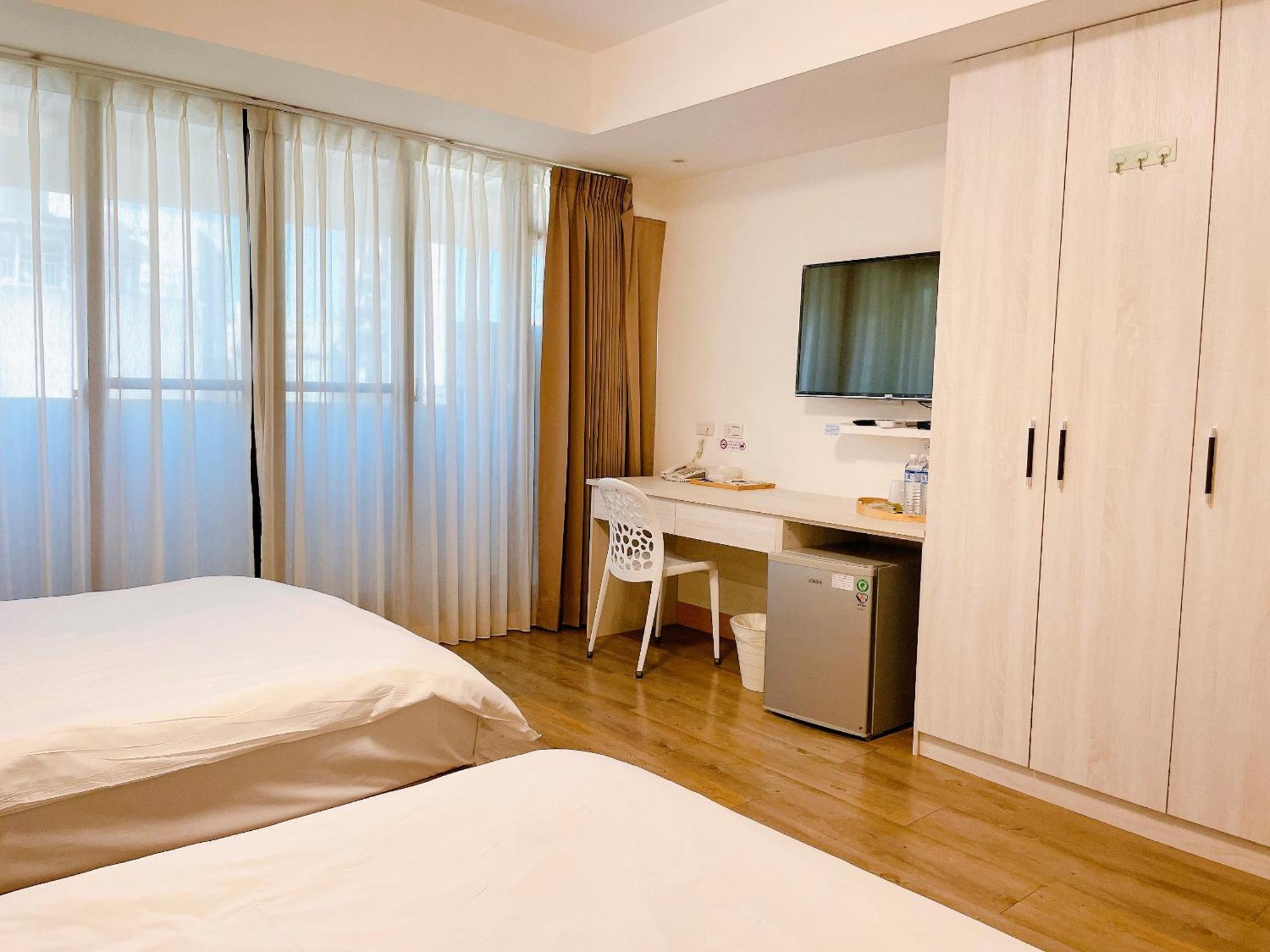 Hotel Huru House Taichung Exteriör bild